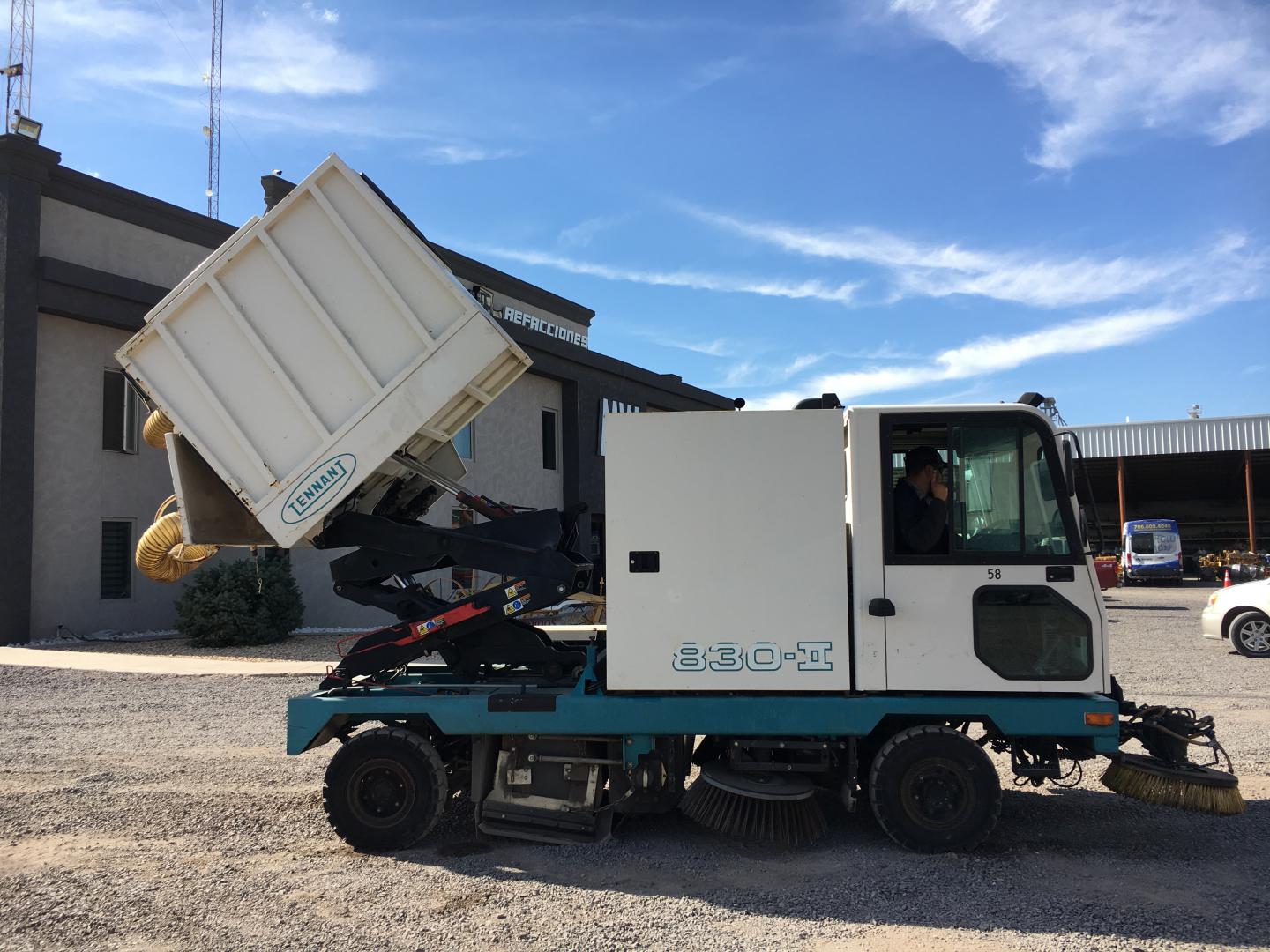 ./imagenes/INVOICE/2019/16462/BARREDORA TENNANT 830-II (30).JPG